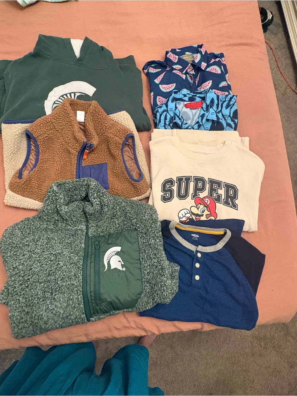 7 piece boys lot, size Large